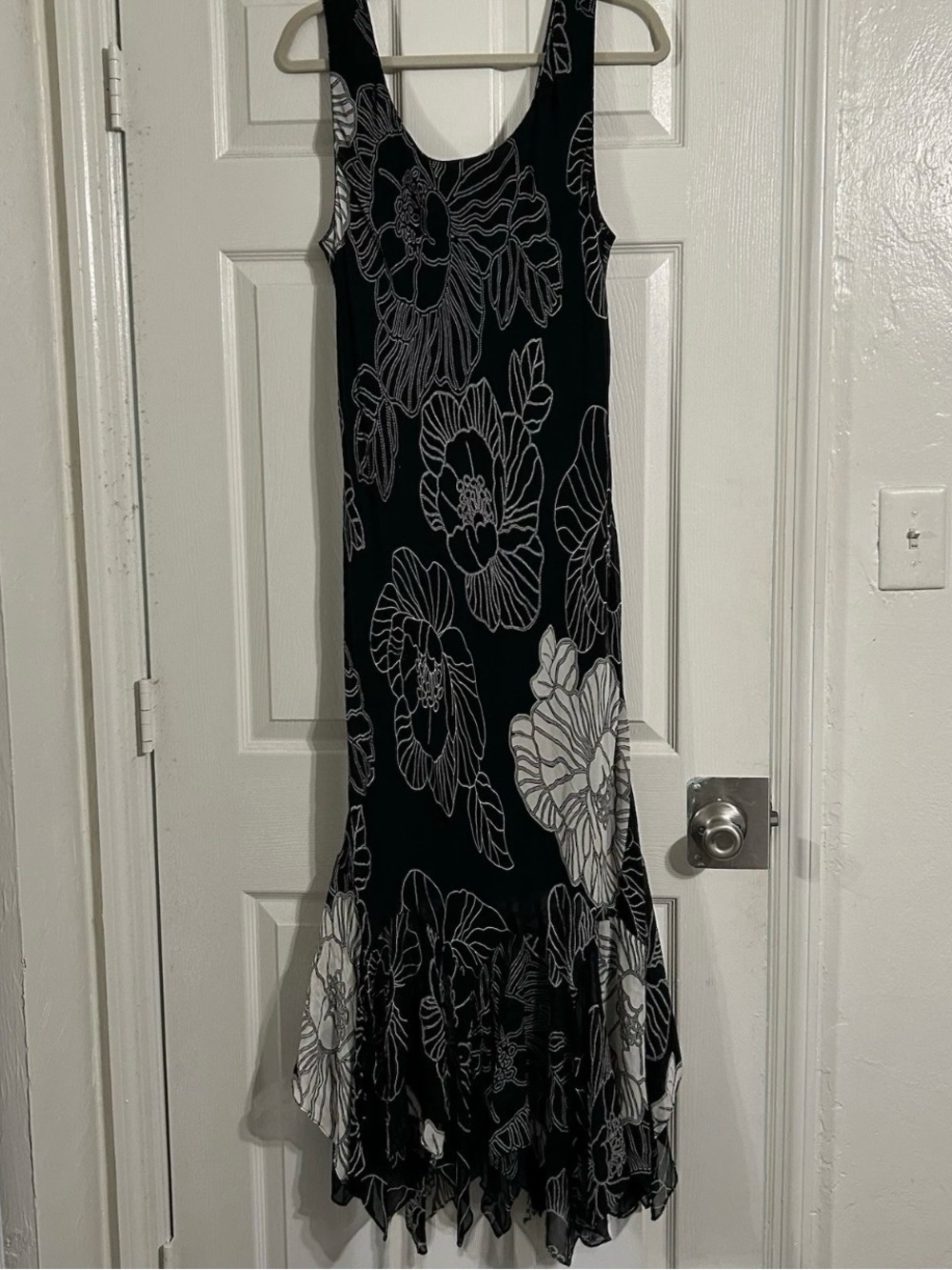 Eva Blue 18W Black White Floral Maxi Dress Sleeveless Beaded Hem Flowy Fairy - Picture 8 of 8
